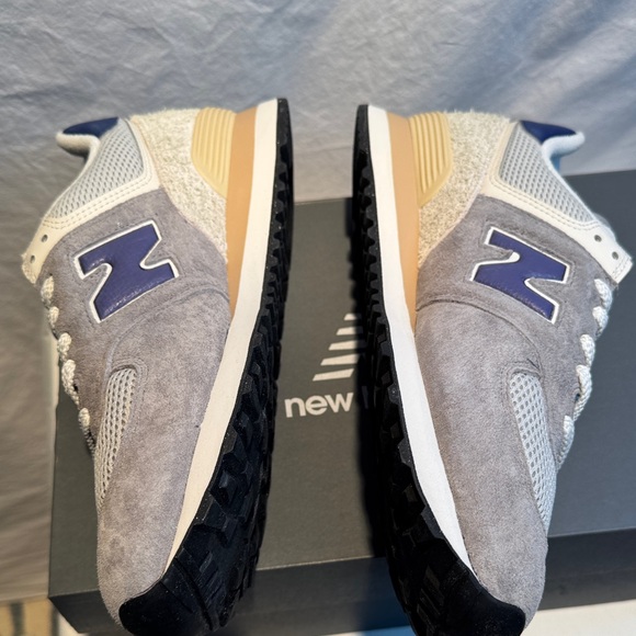 New Balance 574 Gray and Navy Sneakers Unisex - Picture 4 of 9